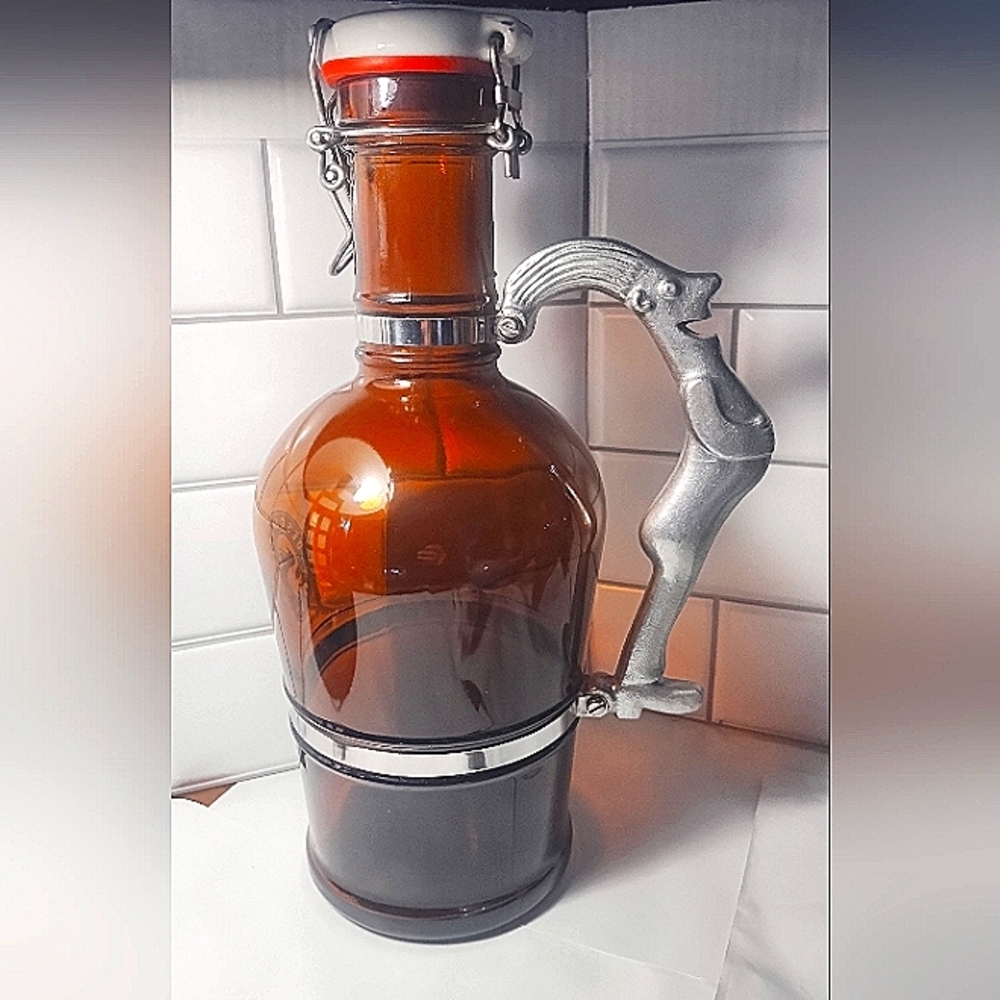 2 Lt. Glass swing top Growler made in Geschulzt.
